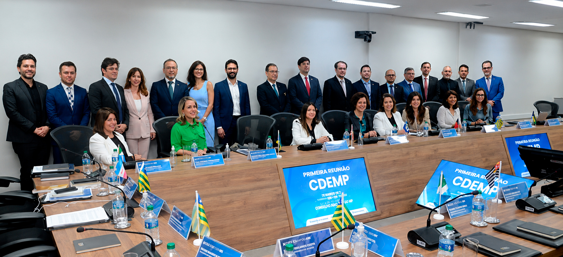 Integrantes reunidos na cerimônia de posse da nova diretoria do CDEMP